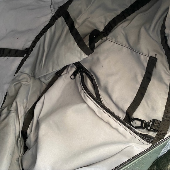 vintage green leather large sling bag - Picture 6 of 12